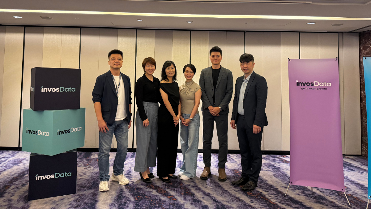 引客數據於2025/8/7舉辦的活動中創辦人與五位講者的合影